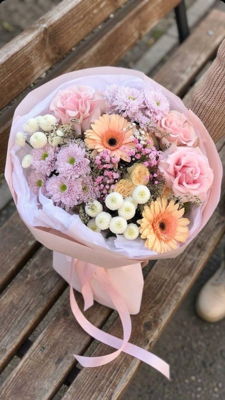 Авторский букет «Розовый вихрь»